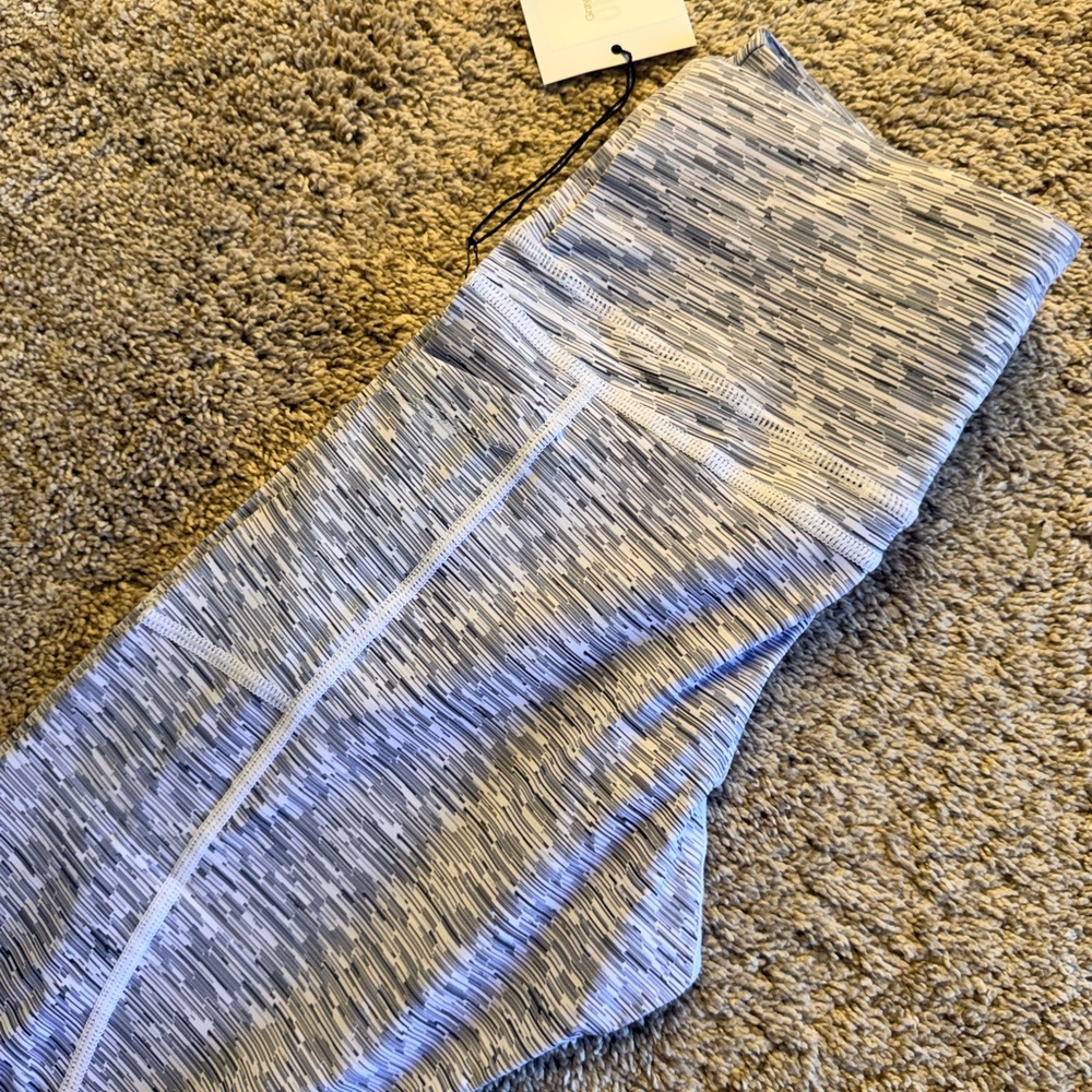 ZYIA Gray High-Rise Capri Leggings with pockets - Picture 8 of 8